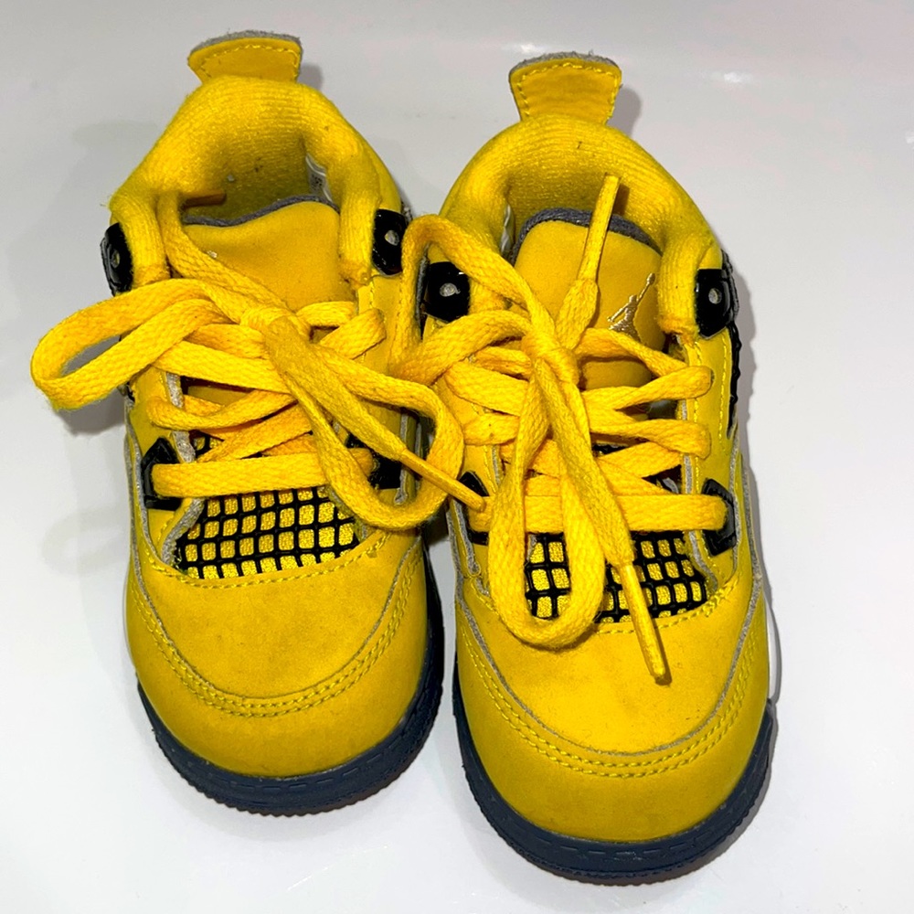 Air Jordan 4 Retro "Lightning 2021" sneakers